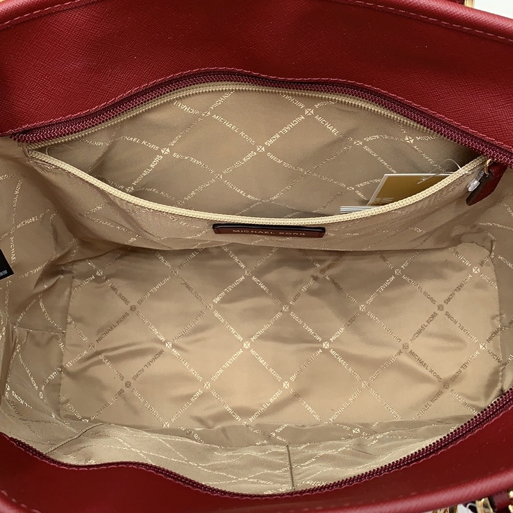 MICHAEL KORS LOGO SHOULDER
TOTE DARK CHERRY COLOR 14.75"W X
10"H × 5.5"D - Picture 13 of 16